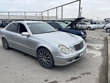 Mercedes-Benz: Mercedes-Benz 270: 2.7 l | 2002 il Sedan — 6