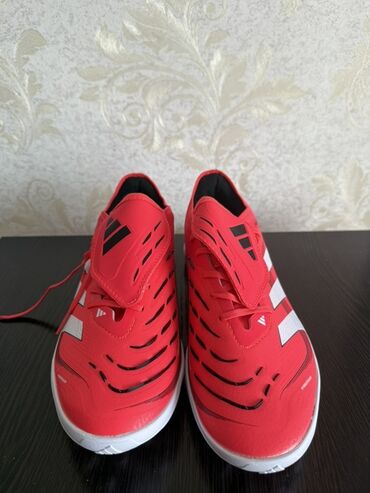 золотой мяч: Футбольные бутсы Adidas Predator Edge 43 размер красного цвета с