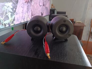 jbl e80 цена: Пара компактных двухполосных колонок в черном корпусе. Колонки