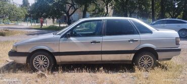 Volkswagen: Volkswagen Passat: 1989 г., 1.8 л, Механика, Бензин, Седан