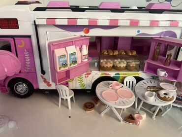 don şəkilləri çəkmək: Uşaq oyuncağı: Şirinliklər və içkilər satan “Food Truck” maşını