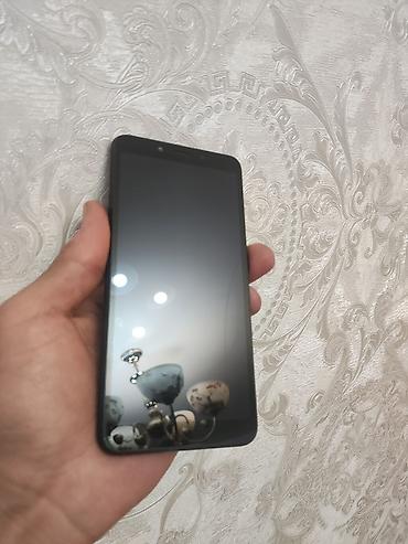 Продаю Xiaomi Redmi 6A с маленькой не заметной трещиной wi fi все