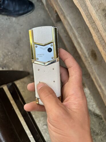 Vertu Signature Touch, rəng - Ağ, Düyməli