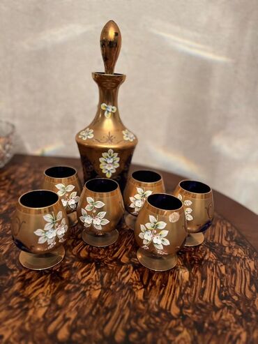 desert qaşığı: Qızılı dekorlu şüşə likyor dəsti - Komplekt: 1 qapaqlı qrafin + 6