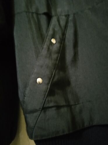 Bomberi: Crna bomber jakna Jordache - Klasičan bomber kroj sa malo širim — 5