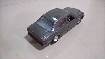 Figurice i makete: Burago Mercedes 190 e 1 prema 25Wely Taxy — 4