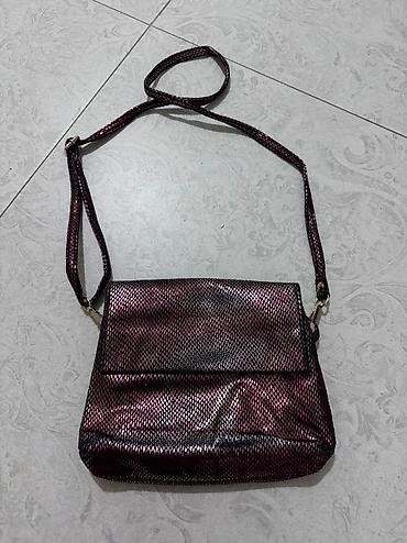 Классические сумки: Продаются кожаные сумки.
1 и 8 сумка-по 1000
Остальные по 100-200-400 — 2