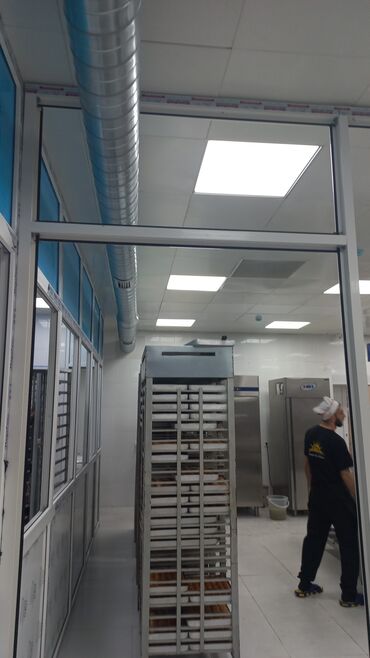 Plastik pəncərələr: Ofi̇s ara kəsmələri̇. şüşə. Alümi̇ni̇um. Plasti̇k — 10