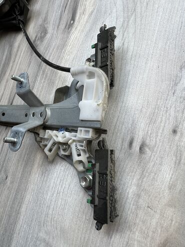 Стекла и комплектующие: Механизм стеклоподъемника Заднее правое Toyota, 2020 г., Б/у, Оригинал at lalafo.kg — 10 Стекла и комплектующие: Механизм стеклоподъемника Заднее правое Toyota, 2020 г., Б/у, Оригинал — 10