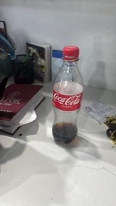 plastik ayna qapi: Qara rəngli metal asılqan/tutacaq. Divara və ya panel üzərinə — 1