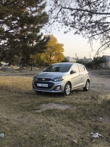срочно продаю в связи с переездом: Chevrolet Spark: 2019 г., 1 л, Вариатор, Бензин, Хетчбек