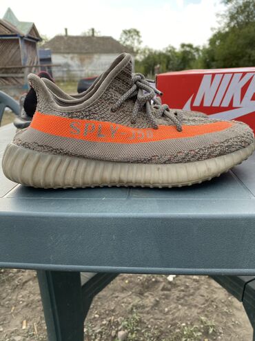 perla obuća: ADIDAS YEEZY BOOST 350 V2 Patike nigde nisu pocepane prodajem jer su