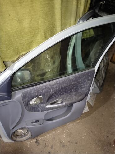 Auto delovi: U Nišu prodajem delove za Reno Megan 1,6. 16v.2002 godište.Leva,desna — 5