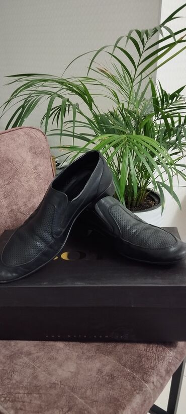 туфли 40 размера: Продаются мужские туфли 
Размер 40
Цена 600 сом 
Тел