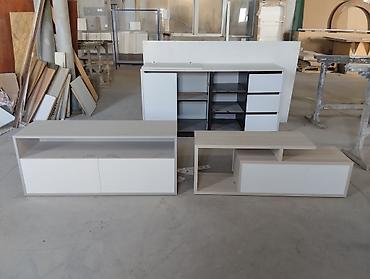 Ağ və açıq taxta tonlarında müasir modul mebel dəsti. - 3 ədəd aşağı
