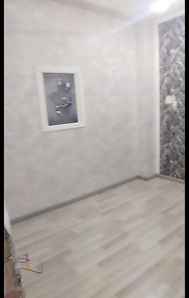 1 otaqli kohne binada ev: 1 otaqlı mənzil – təmirli, sanitar qovşaqlı - Plan: 1 otaq, ayrıca — 2