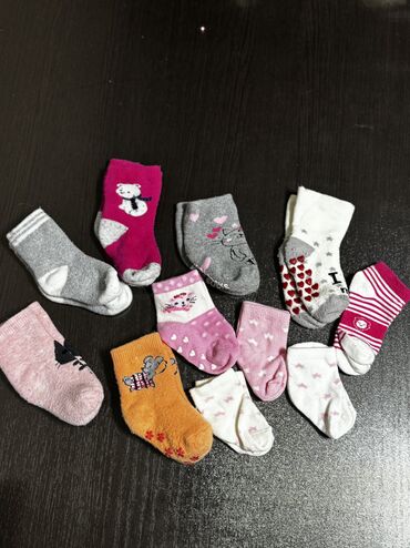 Носки и белье: Продаю детские носочки все за 500 сом