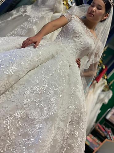 Свадебные платья: Свадебное платье, La Sposa, Винтажный стиль, Закрытое, Открытая спина, Гипюр, Пышное, Китай, Кружево, Б/у at lalafo.kg — 27 Свадебные платья: Свадебное платье, La Sposa, Винтажный стиль, Закрытое, Открытая спина, Гипюр, Пышное, Китай, Кружево, Б/у — 27