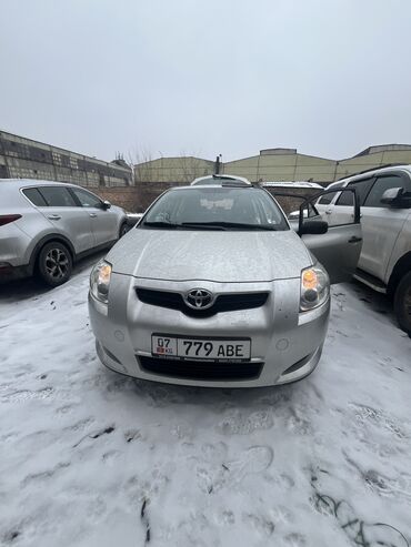 Toyota: Toyota Auris: 2007 г., 1.4 л, Механика, Бензин, Хэтчбэк