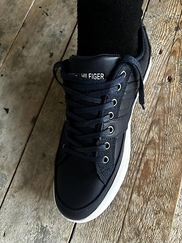 Tommy Hilfiger (Tommy Jeans) kişi krosovkası teptezedi 41 razmer