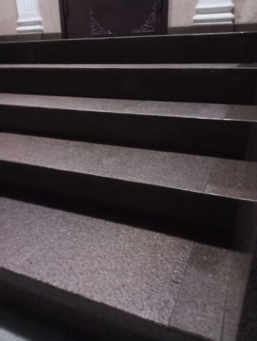 Фасадные гранитные плитки: Принимаем заказ подоконник и лестницы делаем Гранит отличается высокой — 20