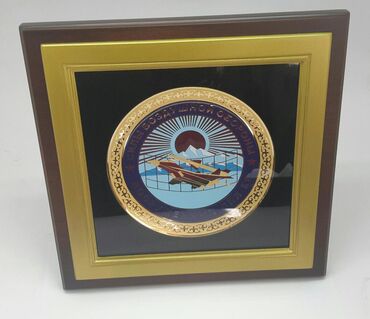 значки на заказ в Кыргызстан | Значки, ордена и медали: Тарелка под стеклом с логотипом "Вооруженных Сил КР" на заказ