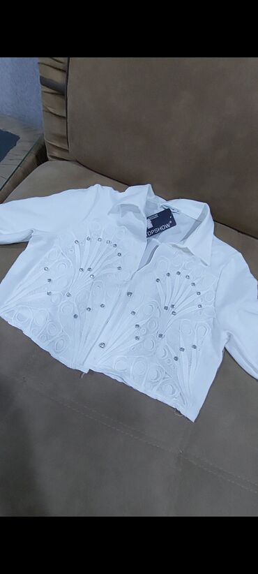 Dəstlər, kostyumlar: Qadın geyimleri 9 aznden baslayir. bir nece geyim alana endirim ve — 24