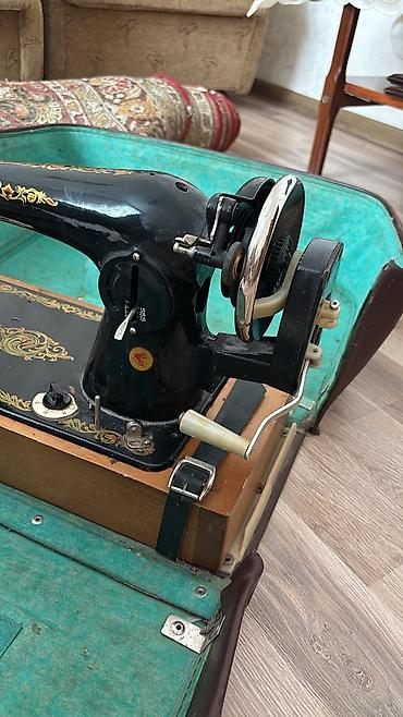 golf masini: Portativ mexaniki tikiş maşını – qolu ilə fırladılan model - Korpus — 2