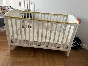 mothercare манеж: Для девочки и мальчика, Б/у, Четырехугольная, Колыбель, Без бортиков, С матрасом, Без механизма качания — 2