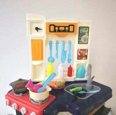 игрушка кухня: Детская кухня в хорошем состоянии.С коробкой