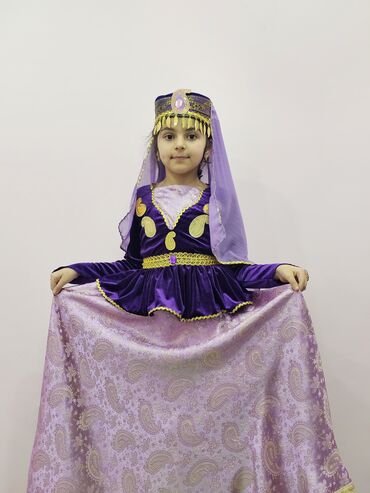 Milli geyimlər: Milli, karnaval, personaj və hərbi geyimlərin kirayəsi və satışı 10 — 15