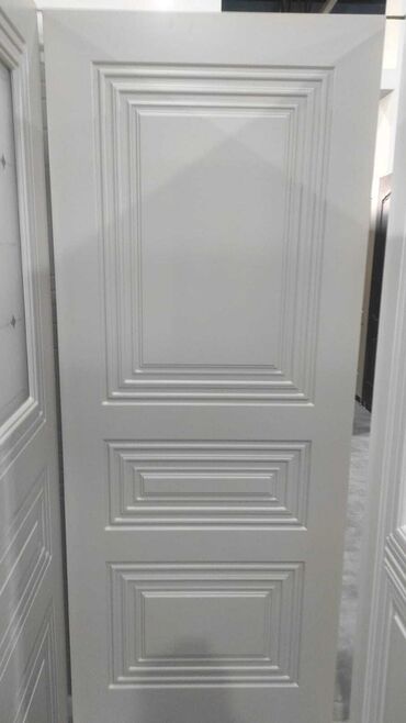 Otaq qapıları: Ağ rəngdə, klassik üslubda qapı. Panellərlə işlənmiş dizaynı otağa -da lalafo.az — 3 Otaq qapıları: Ağ rəngdə, klassik üslubda qapı. Panellərlə işlənmiş dizaynı otağa — 3