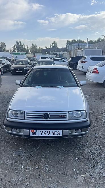 Volkswagen: Volkswagen Vento: 1992 г., 1.8 л, Механика, Бензин, Седан — 2
