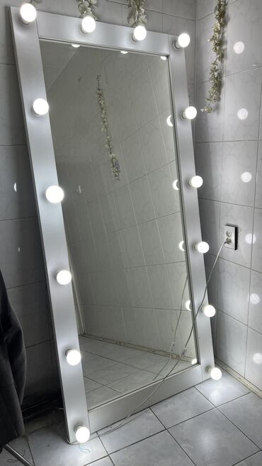 зеркало с подстветкой: Продается зеркало с подсветкой! В идеальном состоянии !