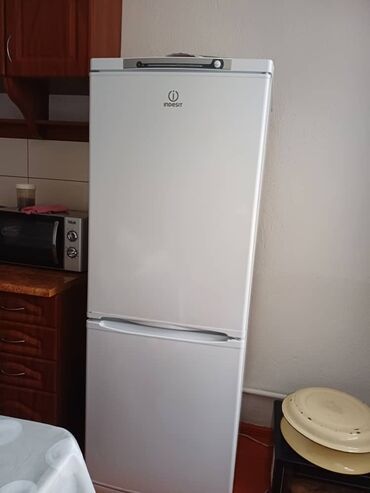 кулер 1155: Холодильник Indesit, Б/у, Двухкамерный