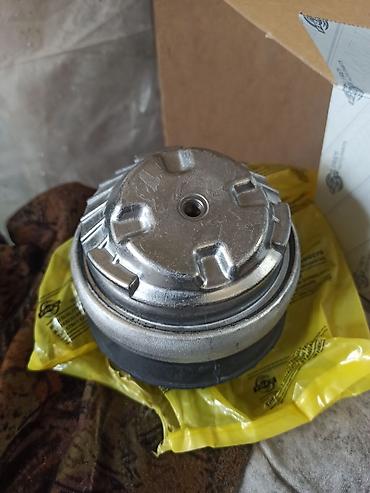 Другие автозапчасти: Продаю подушки двигателя Мерседес 211 .3000 сом .пара. поворотник — 3