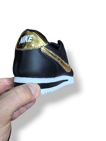 Women's Sneakers and athletic shoes: Nike cortez patike NOVO
Novo
Brojevi 36 do 41
fb Moja Kupovina 1 na lalafo.rs — 3 Women's Sneakers and athletic shoes: Nike cortez patike NOVO
Novo
Brojevi 36 do 41
fb Moja Kupovina 1 — 3