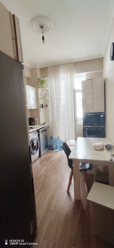 срочно продам квартиру: 3 otaqlı, Yeni tikili, 85 kv. m