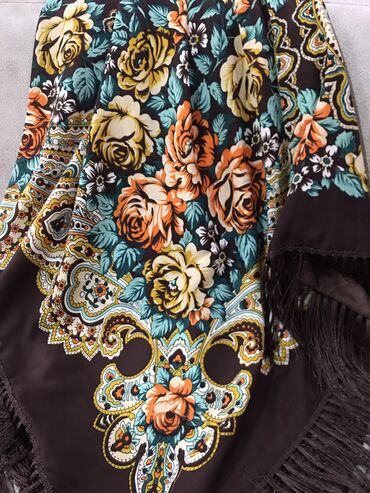 Baş geyimləri: Brend şərflərin və yaylıqların replikası, qiymətlər 25 manatdan — 2