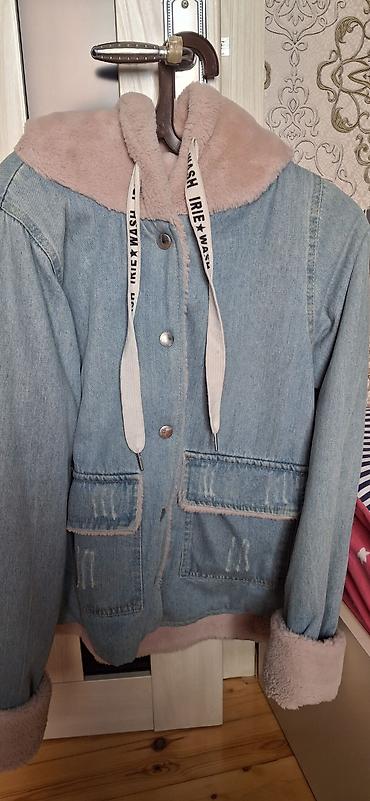 Kurtkalar: Qadınlar üçün içi xəzdərili cins gödəkçə - Material: Açıq mavi denim — 1