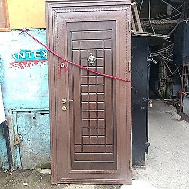 - Məhsul: Dəmir giriş qapısı - Material: Polad/metal karkas, dəmir