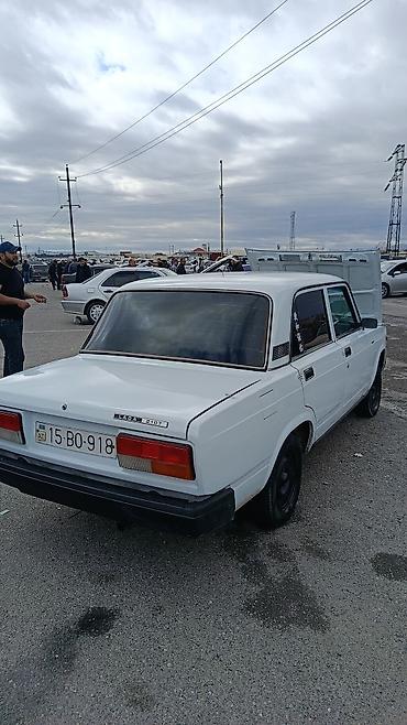 guzguler: Lada 2107, ağ rəng, 4 qapılı sedan. Xüsusiyyətlər: - Arxa ötürücülü — 3