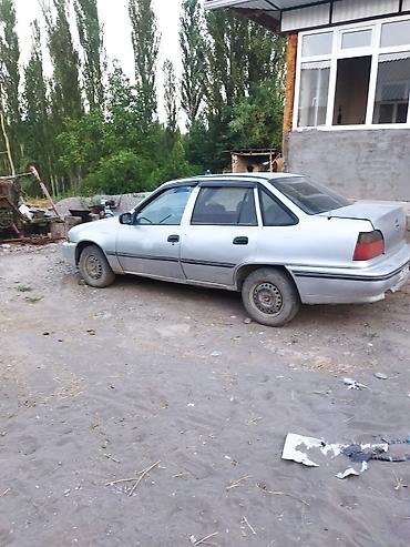 эшик б у: Daewoo Nexia: 1996 г., 1.5 л, Кол менен иштөөчү, Бензин, Седан — 4
