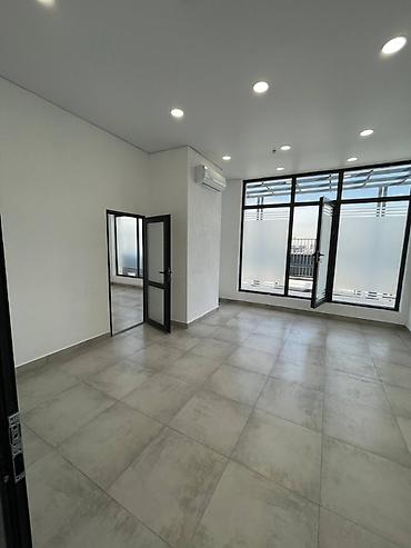 Аренда офисов: Аренда офисов, 123 м², В жилом комплексе, С видом на горы, 1 линия, С отдельной кухней — 1