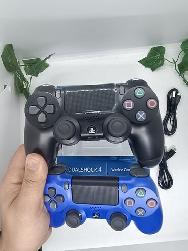 stolüstü kompüterlər: Ps4 pultu dualshock ENDİRİM 55 YOX 35 AZN 2-Ededi 60Azn İnanılmaz