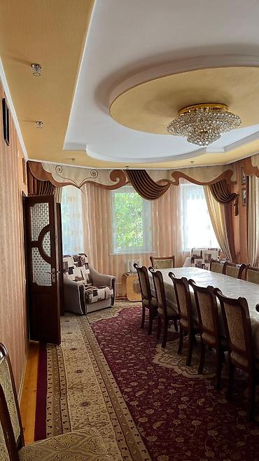 Продажа коттеджей и домов: Продается частный дом с архитектурой в классическом стиле: два уровня — 12