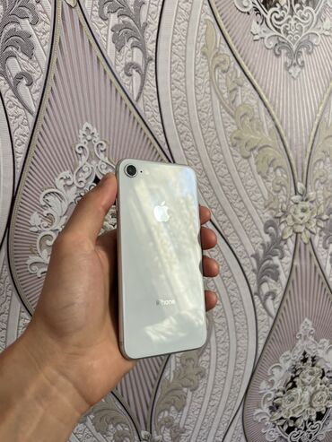Apple iPhone: IPhone 8, Б/у, 64 ГБ, Белый, Защитное стекло, Чехол, 100 %