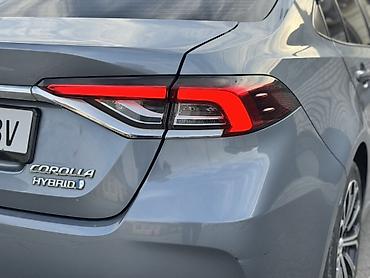 mercedesbenz eclass 2011: Toyota Corolla: 2020 г., Вариатор, Гибрид, Седан — 5
