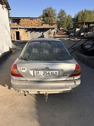 буу зеркало: Ford Mondeo седан, серебристый цвет, левый руль. Кузов: - 4 двери — 5