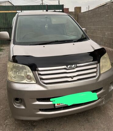 Toyota: Toyota Noah: 2003 г., 2 л, Автомат, Бензин, Минивэн